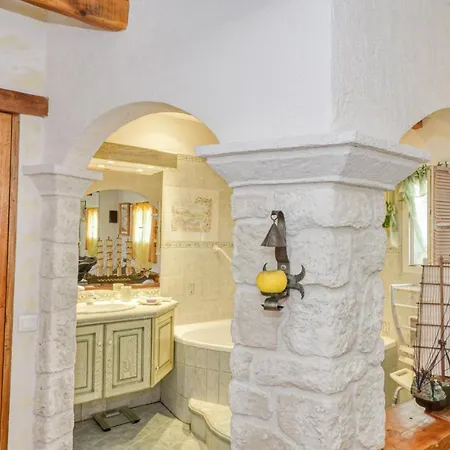 La Vaine Holiday home